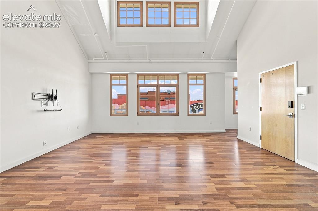 Image 6 of 50: Great Room