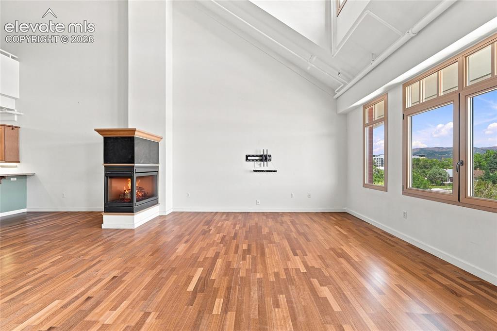 Image 7 of 50: Great Room