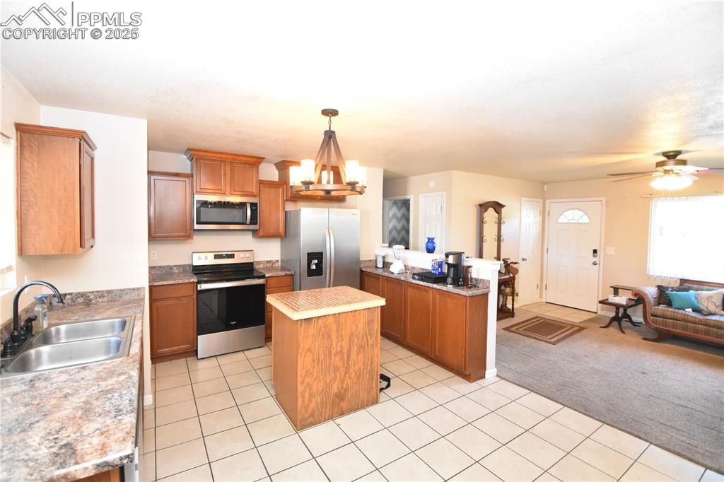 Image 10 of 31: Kitchen
