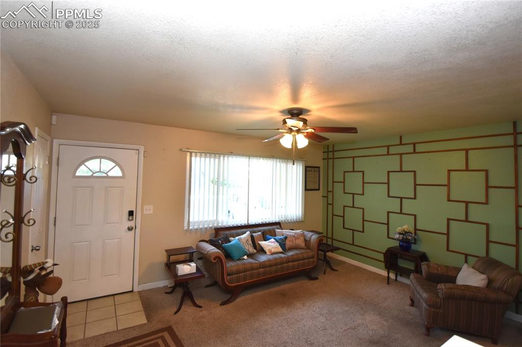 Image 4 of 31: Living Room