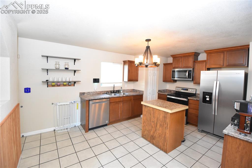 Image 5 of 31: Kitchen