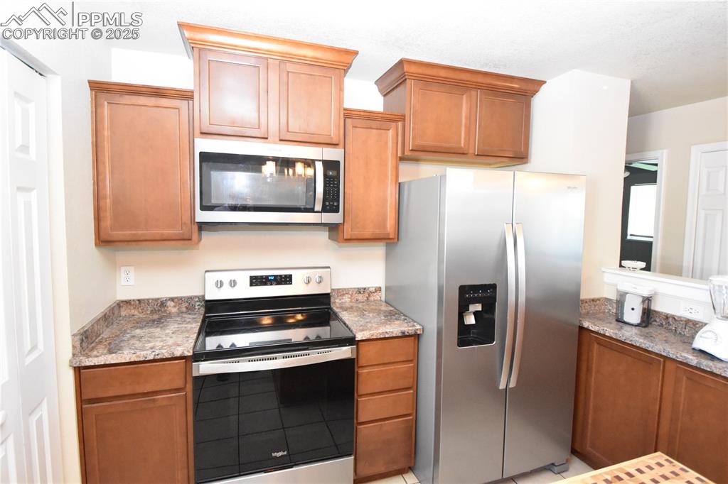 Image 6 of 31: Kitchen