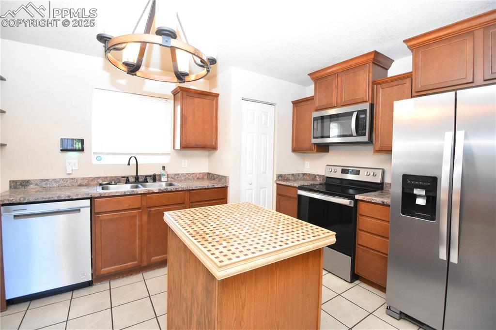 Image 7 of 31: Kitchen