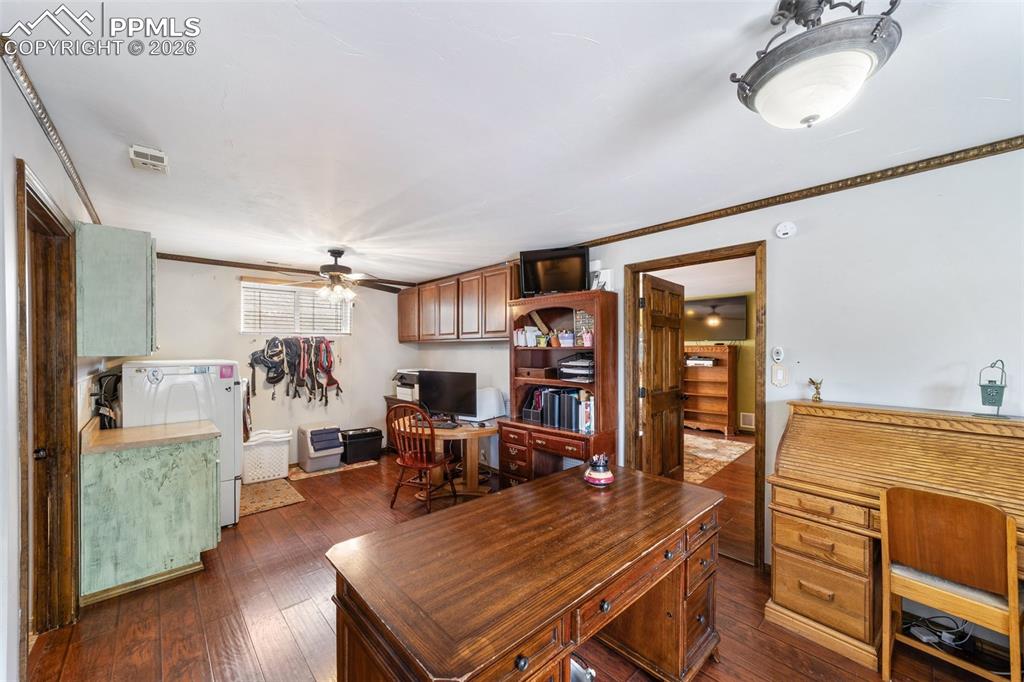 Image 10 of 30: Office