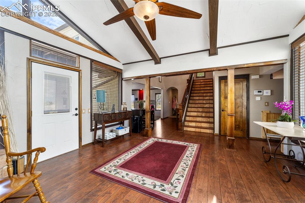 Image 19 of 30: Entry