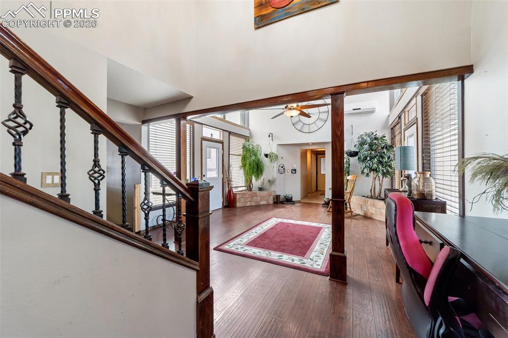 Image 22 of 30: Entry