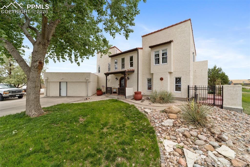 Image 3 of 30: Back of Structure