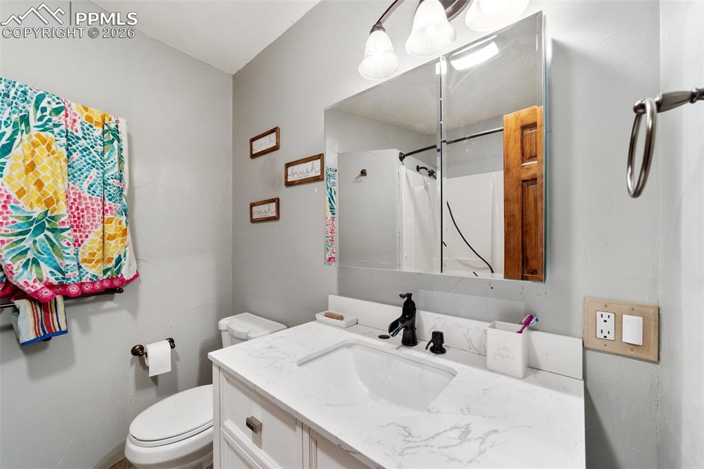 Image 5 of 30: Bathroom