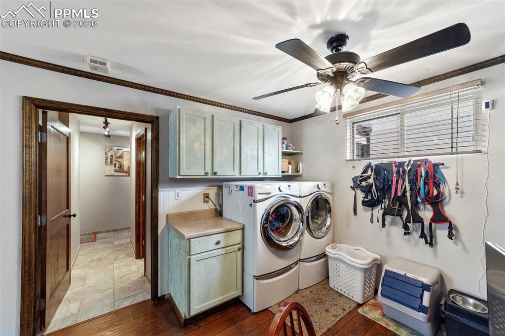 Image 7 of 30: Laundry