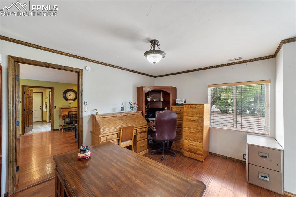 Image 8 of 30: Office