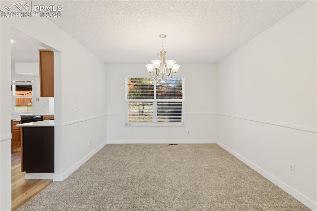 Image 15 of 50: Dining Area