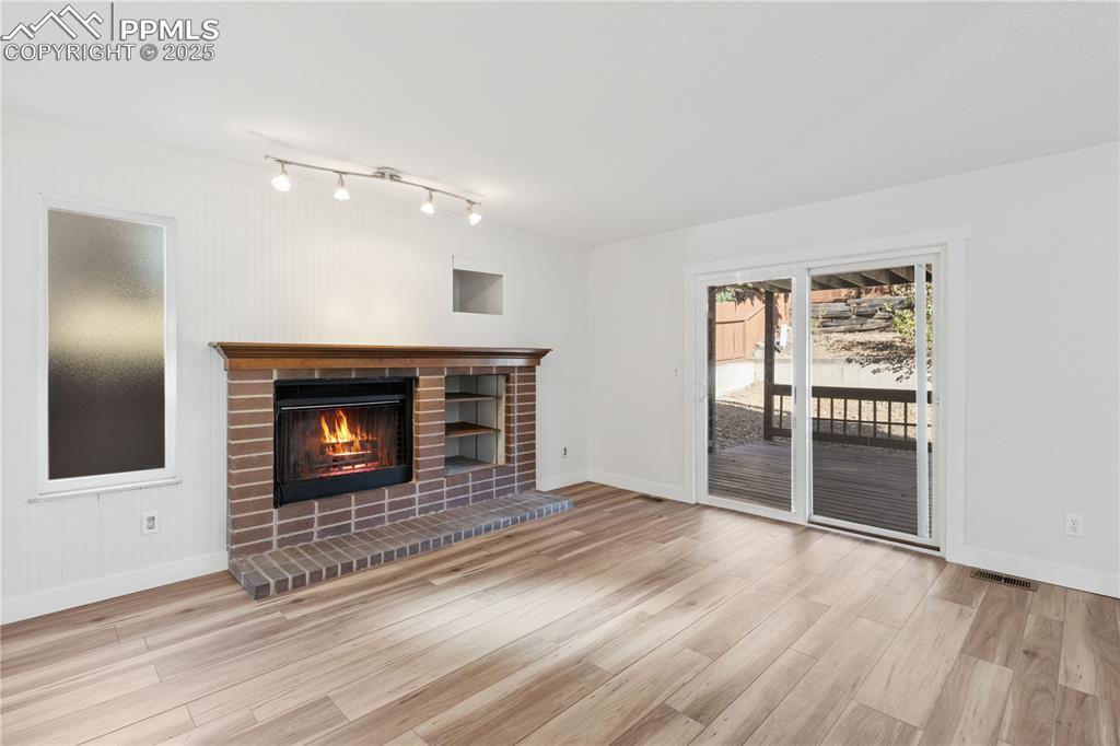 Image 22 of 50: Living Room