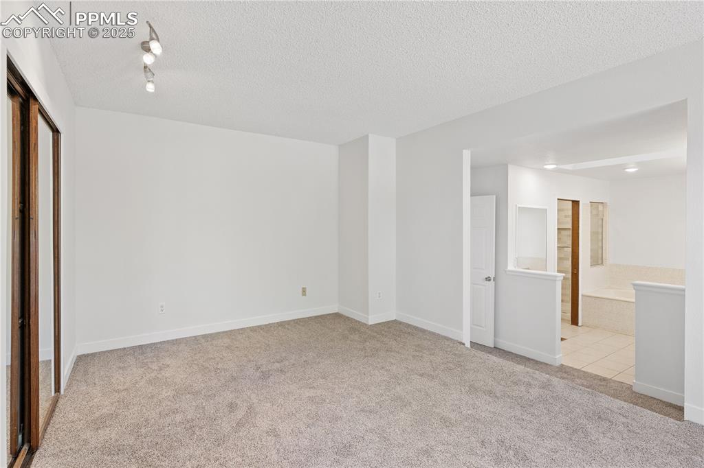 Image 25 of 50: Bedroom