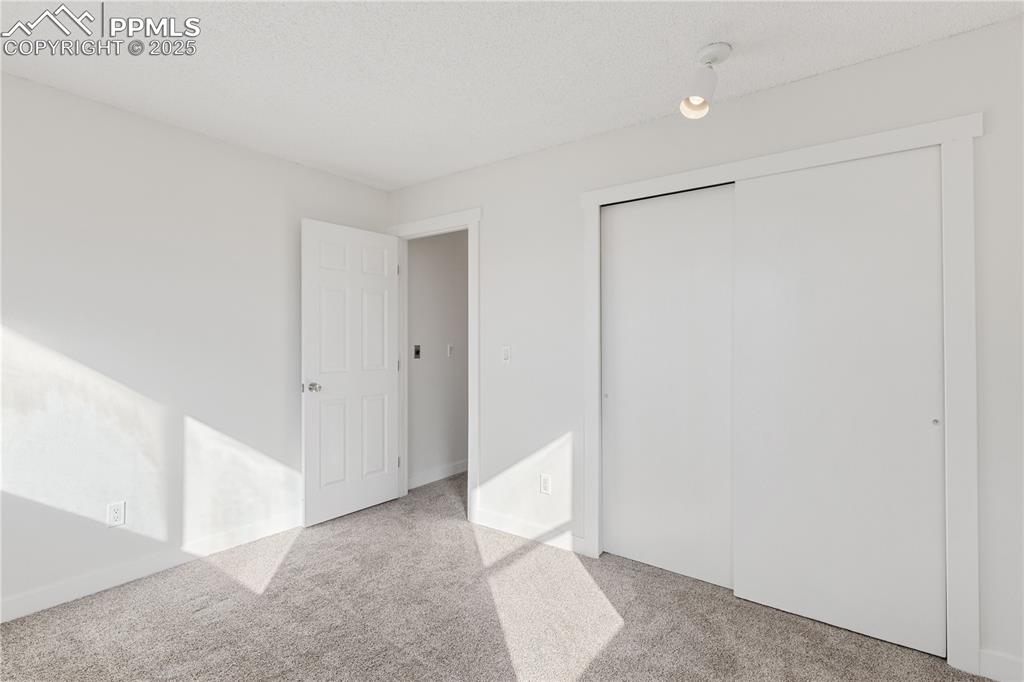 Image 34 of 50: Bedroom