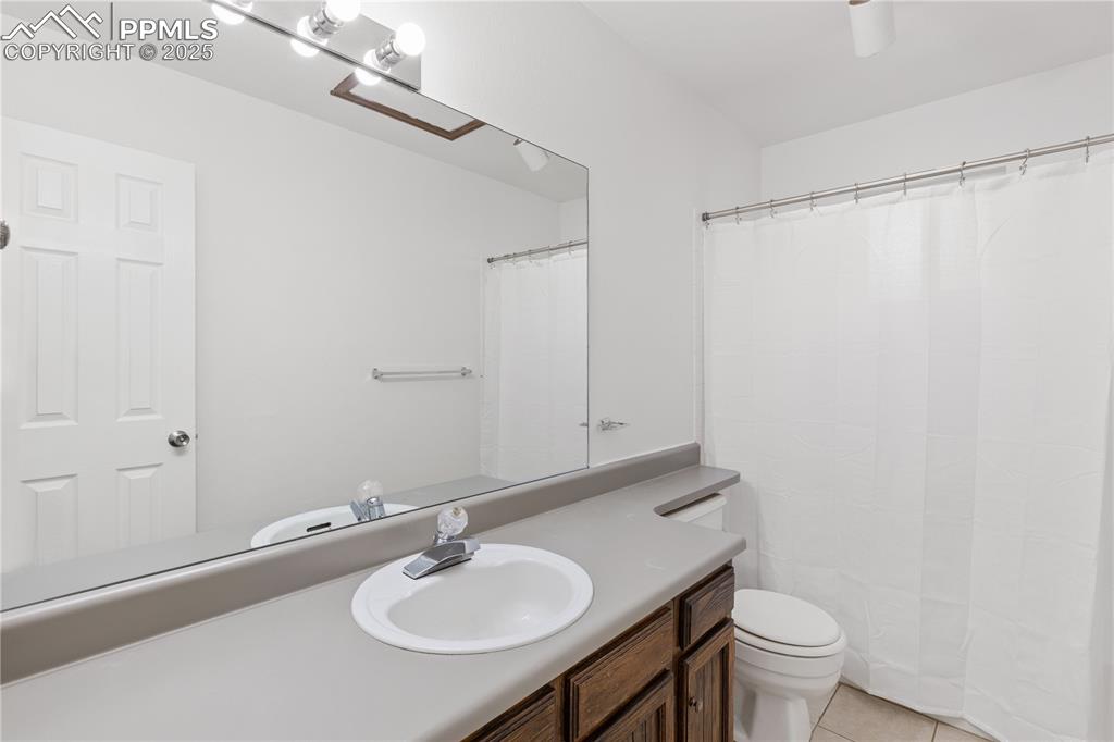 Image 38 of 50: Bathroom