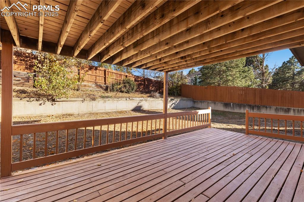 Image 42 of 50: Deck