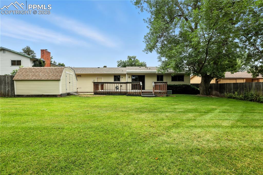 Image 42 of 50: Beautifully maintained back yard