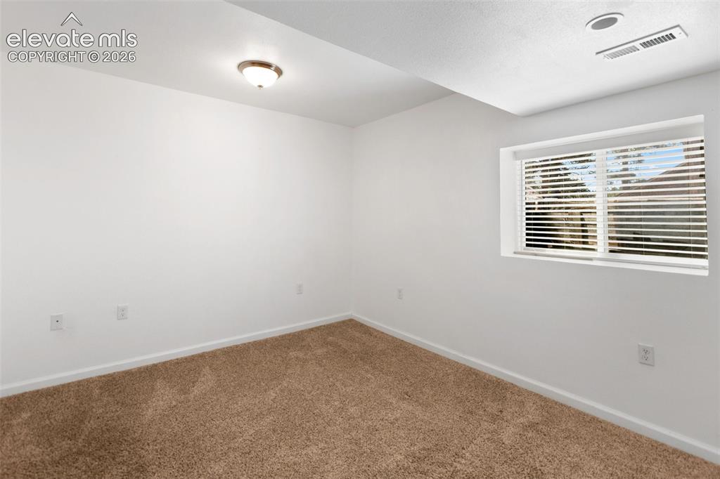 Image 18 of 50: Bedroom