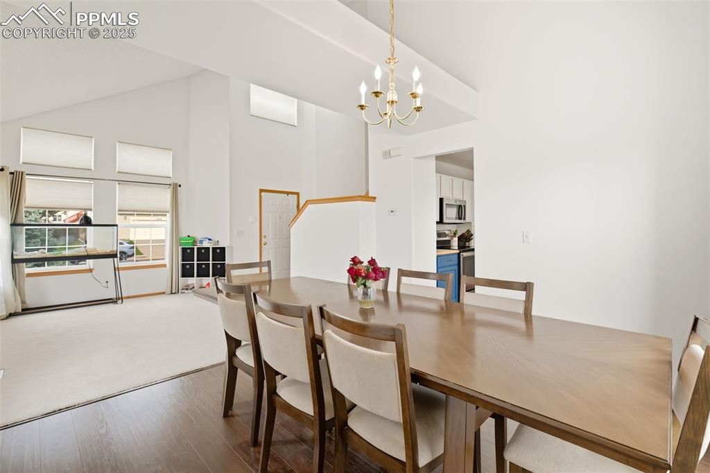 Image 6 of 25: Dining Area