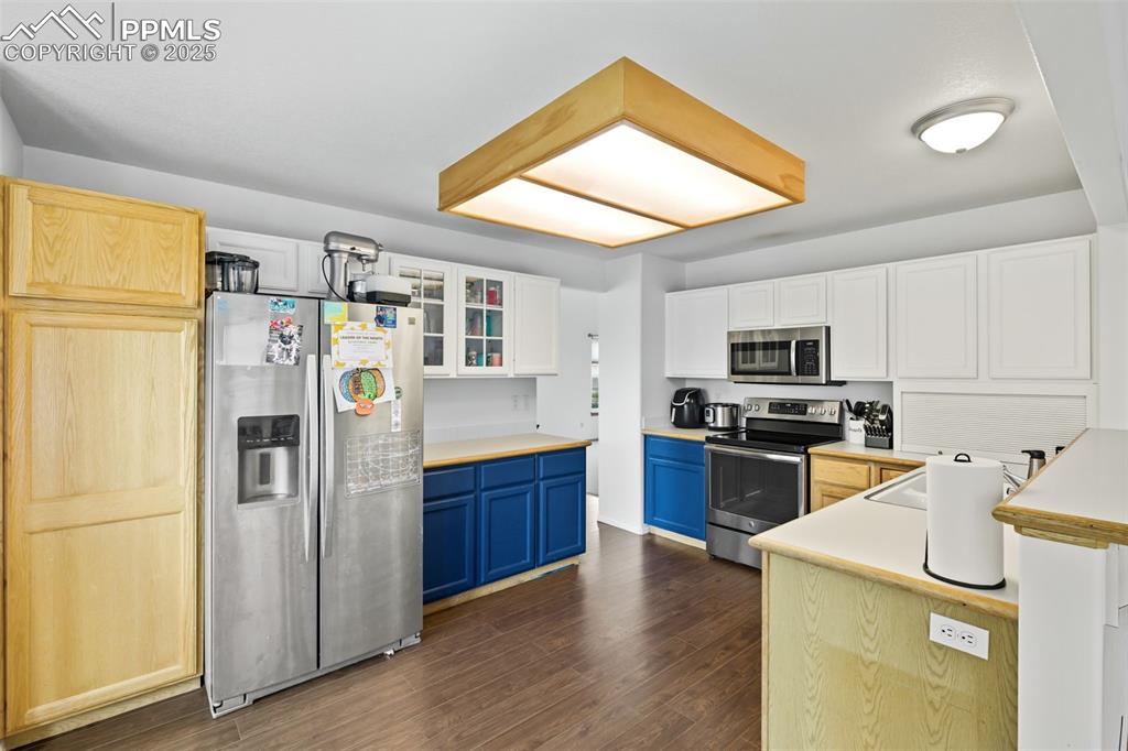 Image 9 of 25: Kitchen