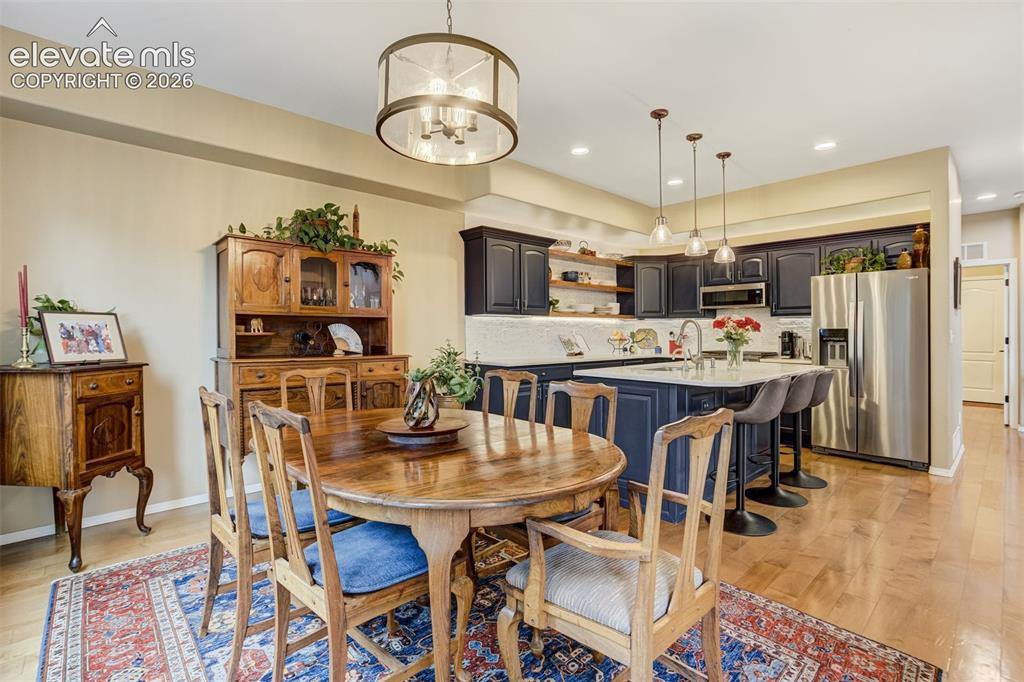 Image 11 of 44: Dining Area