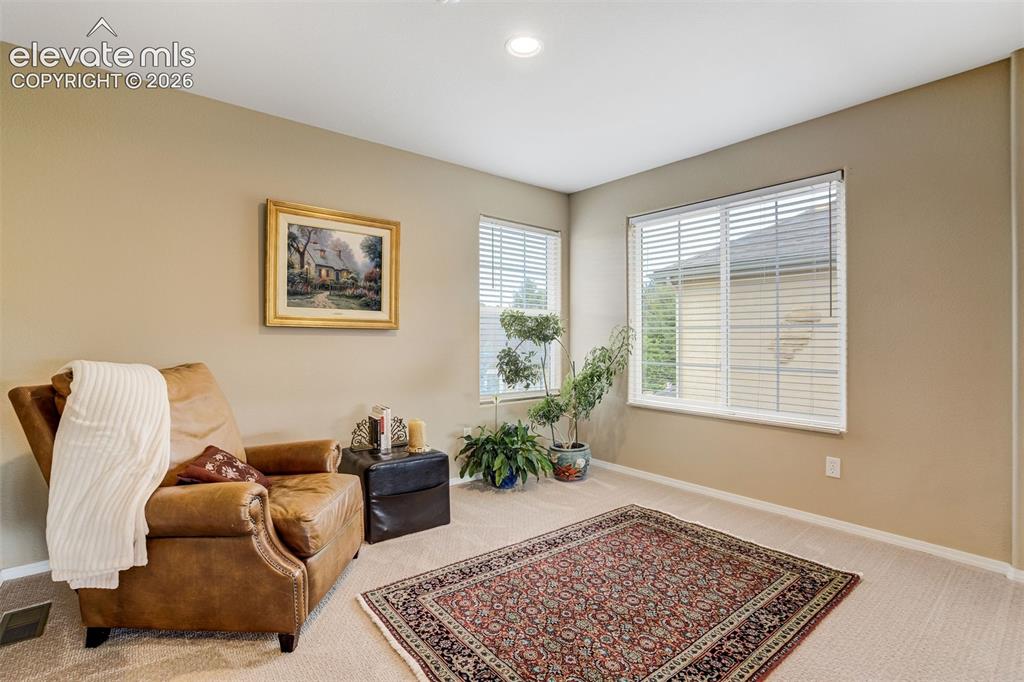 Image 18 of 44: Sitting Room