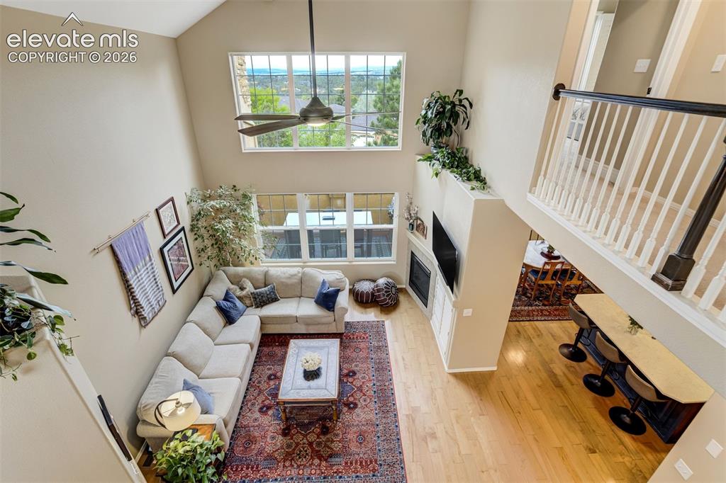Image 19 of 44: Living Room