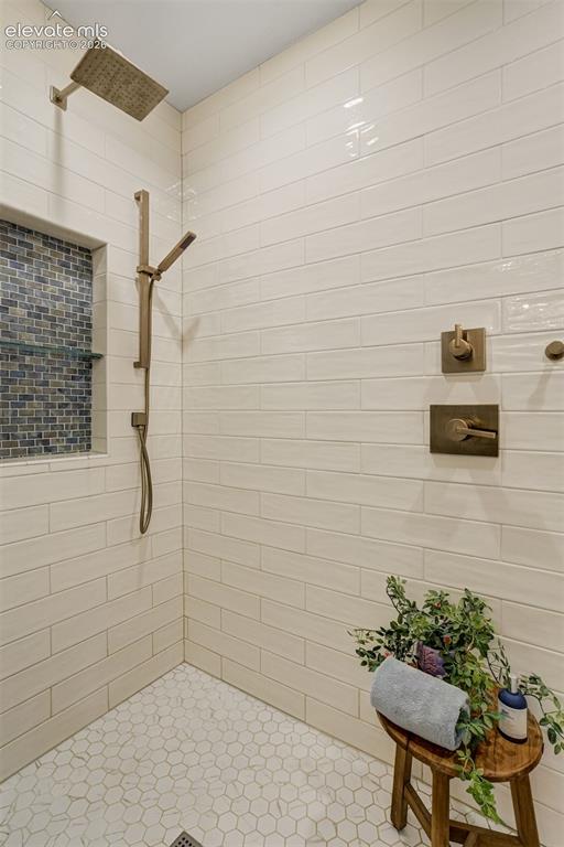Image 26 of 44: Bathroom
