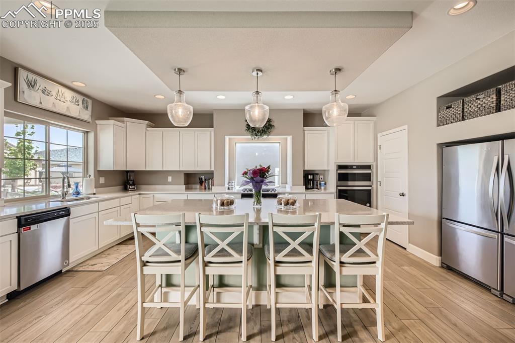 Image 10 of 30: Kitchen