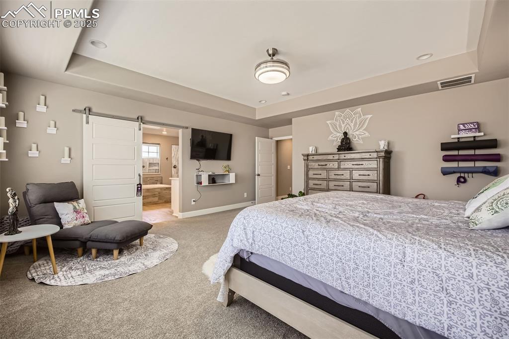 Image 17 of 30: Bedroom