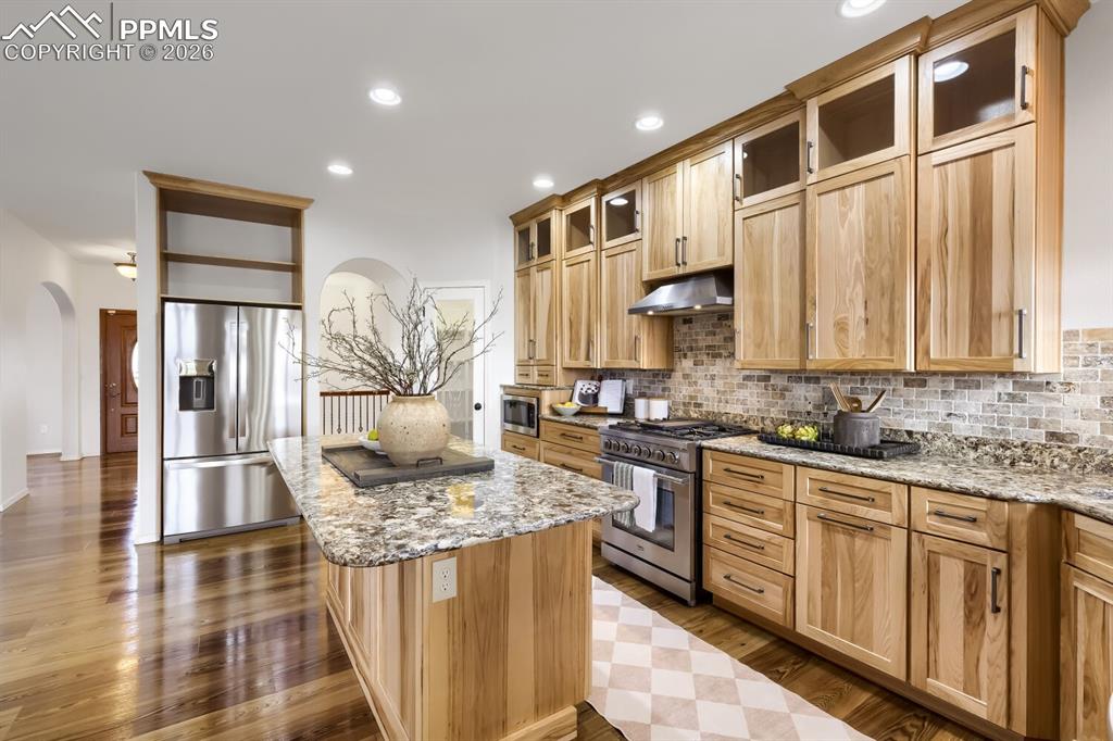 Image 11 of 33: Kitchen