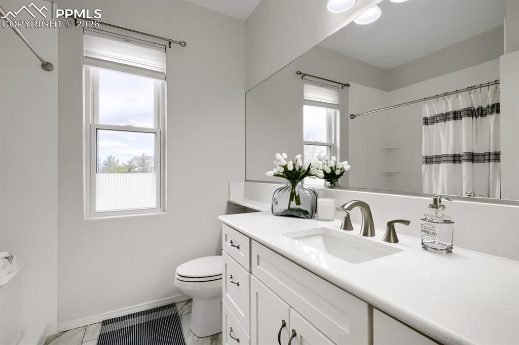 Image 13 of 33: Bathroom