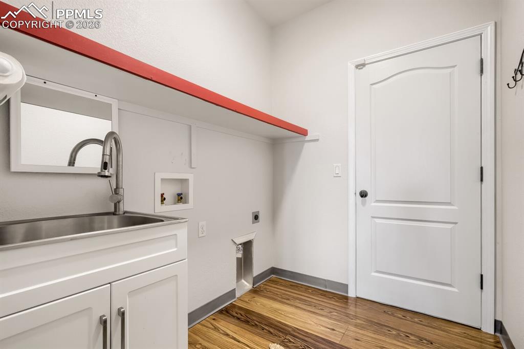 Image 19 of 33: Laundry