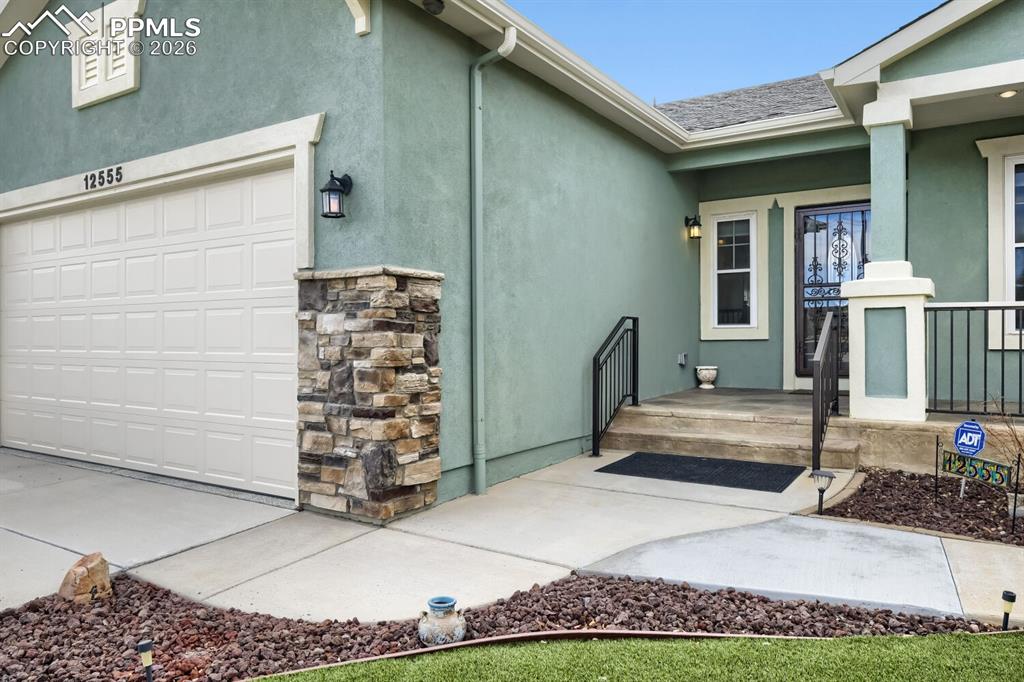 Image 3 of 33: Entry