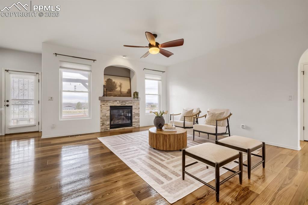 Image 7 of 33: Living Room