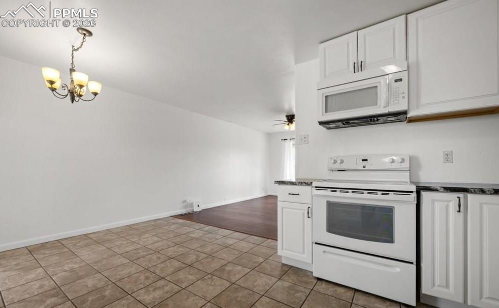 Image 11 of 32: Kitchen