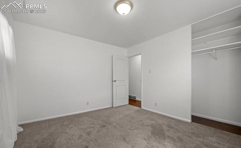 Image 13 of 32: Bedroom