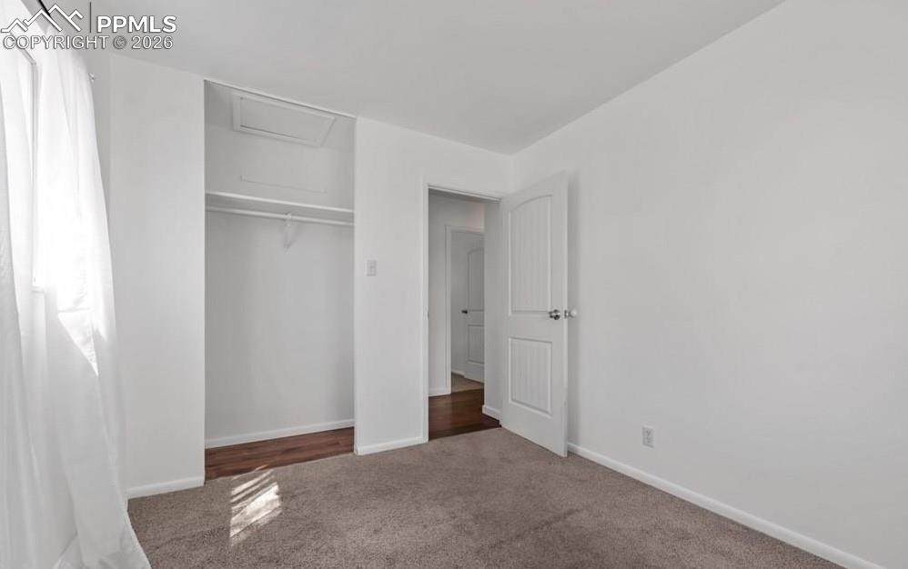 Image 17 of 32: Bedroom