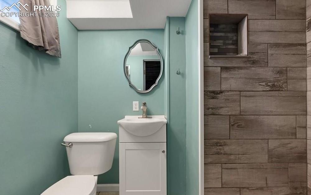 Image 26 of 32: Bathroom