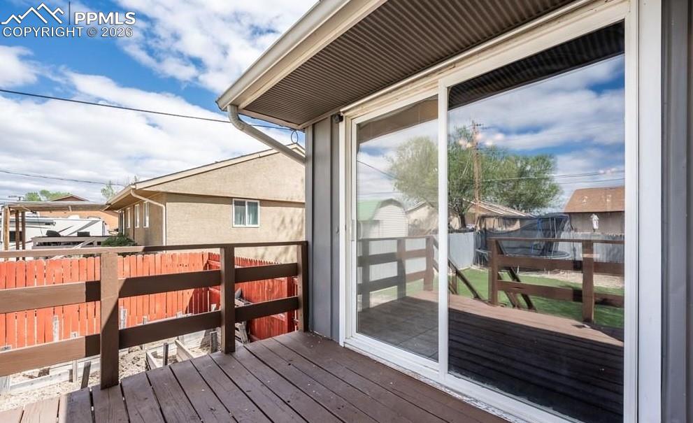 Image 29 of 32: Deck