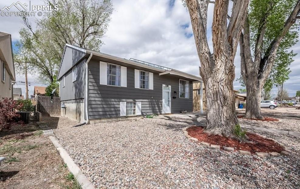 Image 3 of 32: Front of Structure