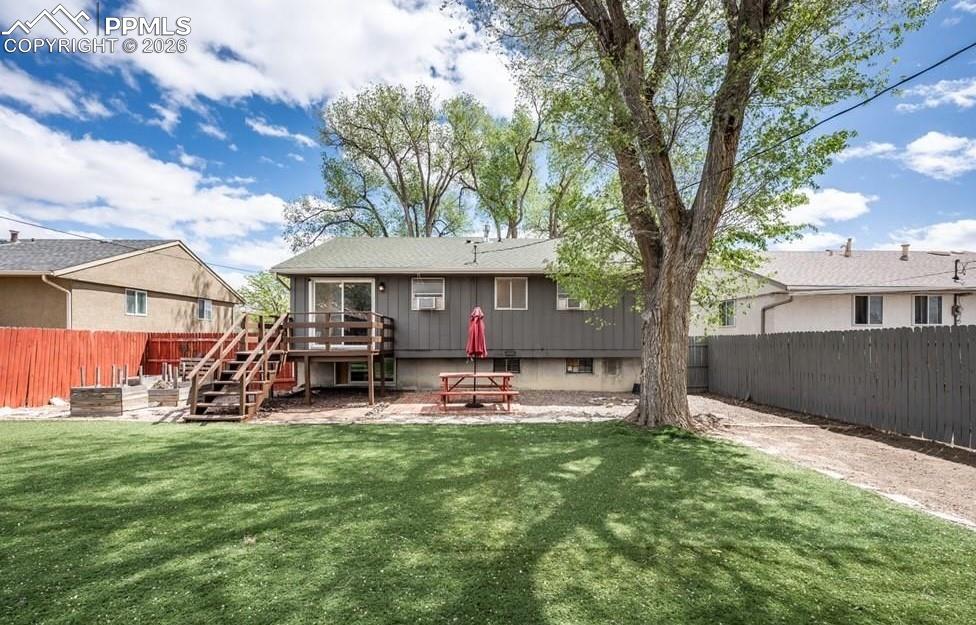 Image 32 of 32: Back of Structure