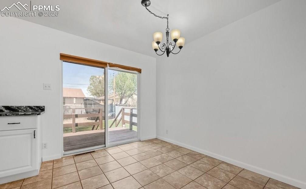 Image 8 of 32: Dining Area