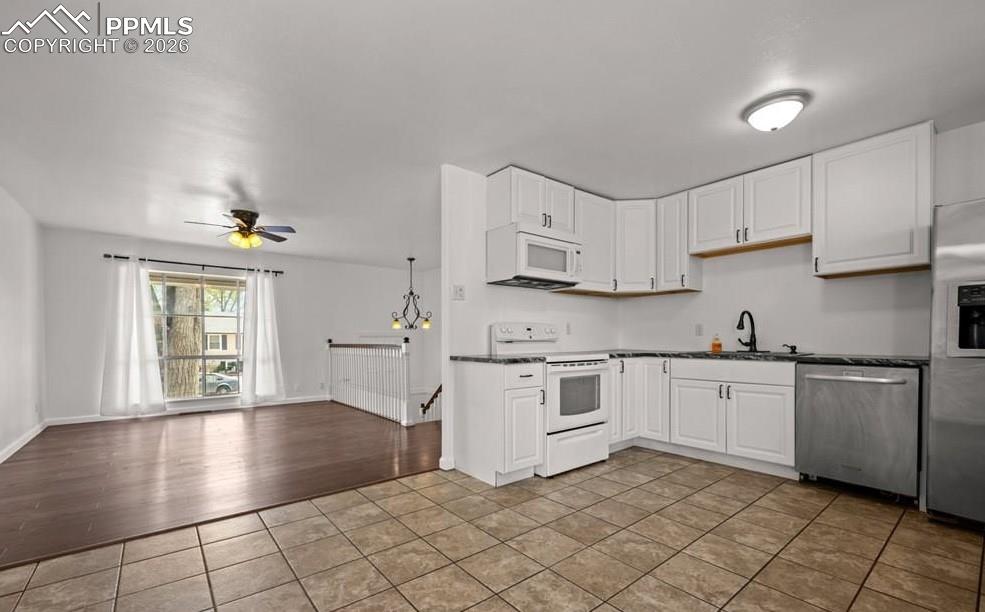 Image 9 of 32: Kitchen