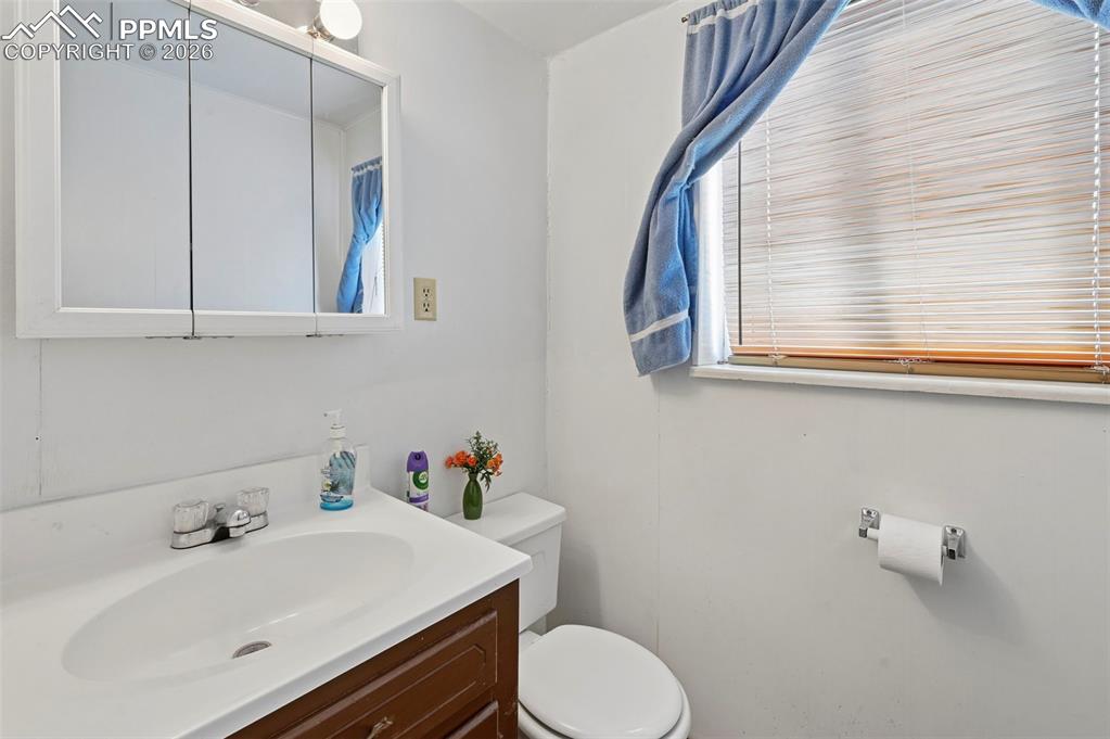 Image 15 of 25: Bathroom