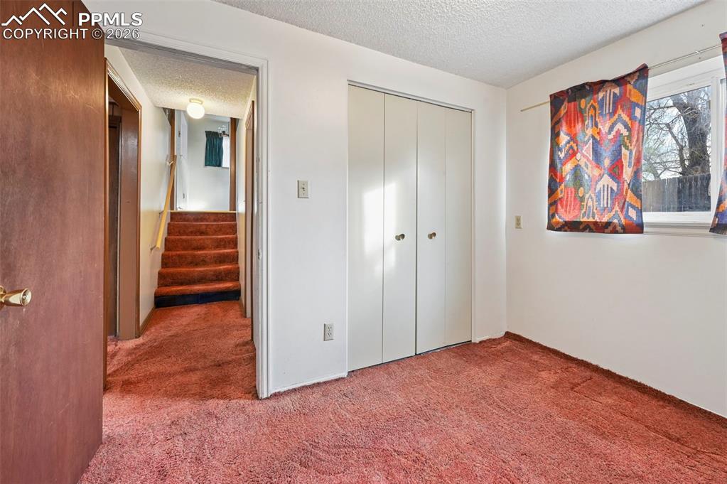 Image 17 of 25: Bedroom