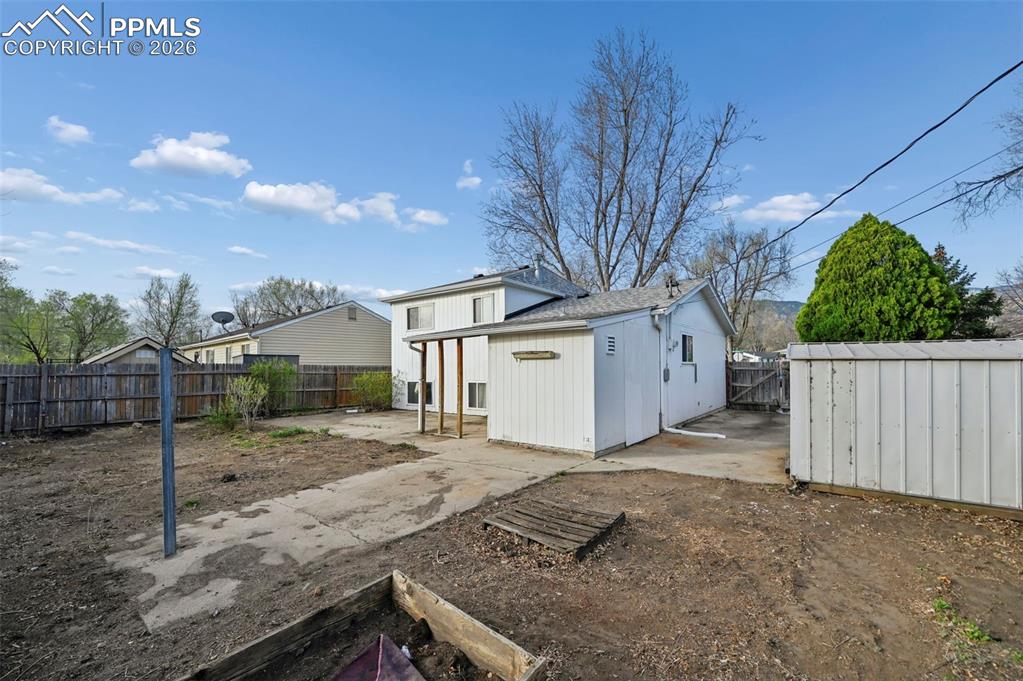 Image 21 of 25: Back of Structure