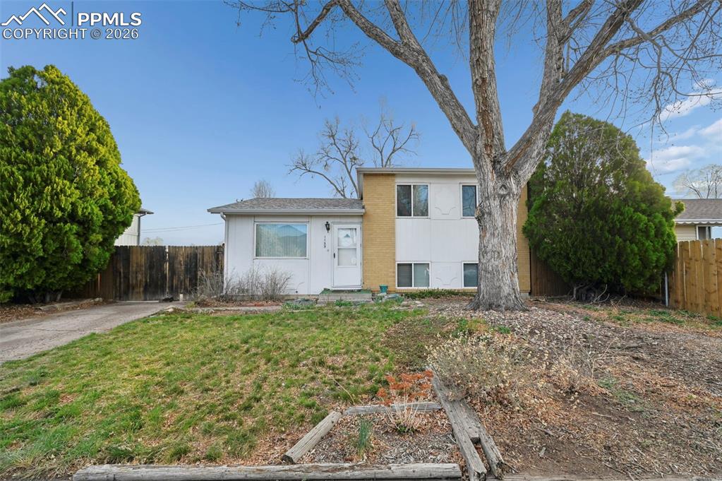 Image 24 of 25: Front of Structure