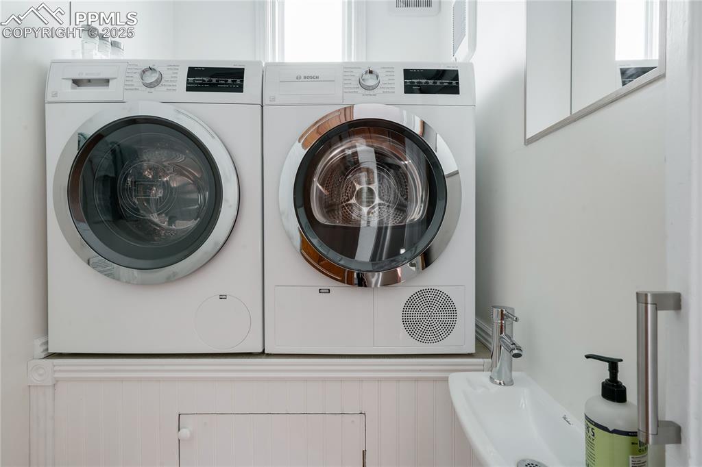 Image 23 of 45: Laundry