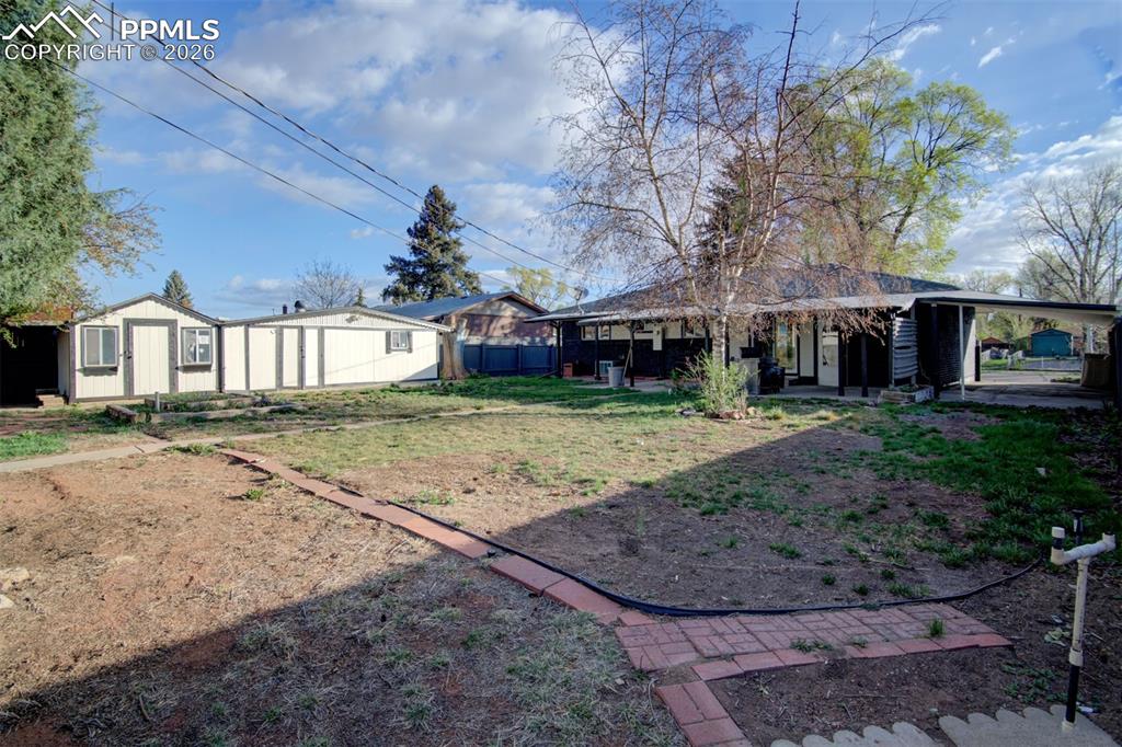 Image 26 of 28: Yard